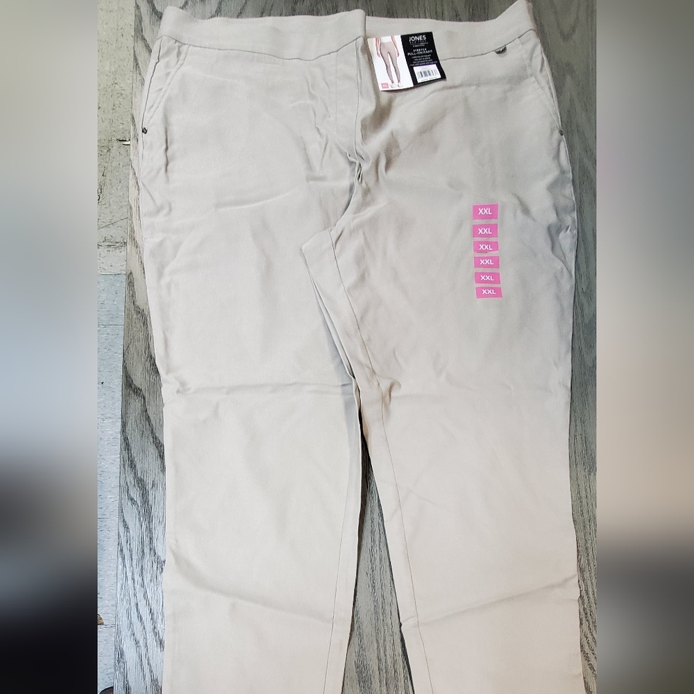 clothes - Picture 2 of 4